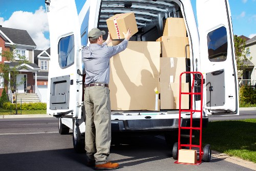 Van access and parking considerations for moving in Ratcliff